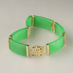 14k-GOLD-Chinese-Character-Segment-Green-Jade-Bracelet 