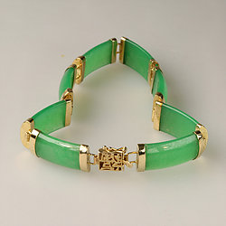 Chinese-Character-Segment-jadeite-Jade-Bracelet 