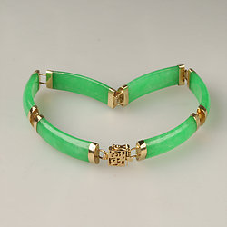 Chinese-Character-6-pieces-Segment-Green-Jade-Bracelet 