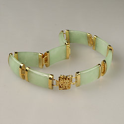 Chinese-Character-9-pieces-Segment-Green-Jade-Bracelet 